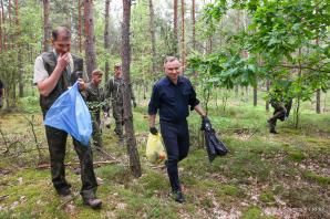 [VIDEO] Akcja „sprzątaMY” z udziałem Pary Prezydenckiej