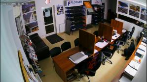 [VIDEO] Kim jest sprawca włamania uchwycony na kamerze monitoringu? - konferencja Biura Rutkowski 4 sierpnia o godzinie 12:00 w Wyszkowie