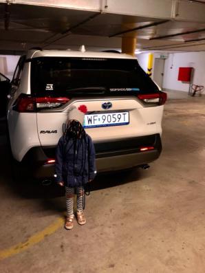 Biuro Rutkowski poszukuje samochodu BIAŁEJ TOYOTY RAV4 o numerach rej. WF 9059T  skradzionego w Nowym Dworze Mazowieckim. Bezduszni złodzieje ukradli auto do przewozu niepełnosprawnego dziecka