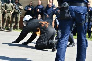 Policjanci szkolą żołnierzy wojska polskiego i strażników granicznych