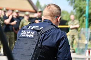 Policjanci szkolą żołnierzy wojska polskiego i strażników granicznych