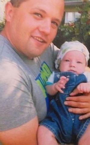 Krzysztof Rutkowski: Poszukiwany 31-letni Dawid Muszyński z Wielunia pojawia się w jeleniogórskich hotelach. Każdy, kto go rozpozna proszony jest o kontakt pod numerem alarmowym