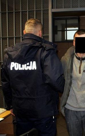 Pościg za kradzionym autem ulicami Warszawy zakończył się kraksą! 