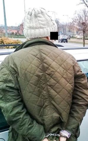 Szybcy i skuteczni - policjanci drogówki w przeciągu godziny zatrzymali mężczyzn odpowiedzialnych za kradzież kilku tysięcy euro