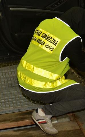 [VIDEO] Narkotyki ukryte w samochodzie. Zatrzymany obywatel Rosji.