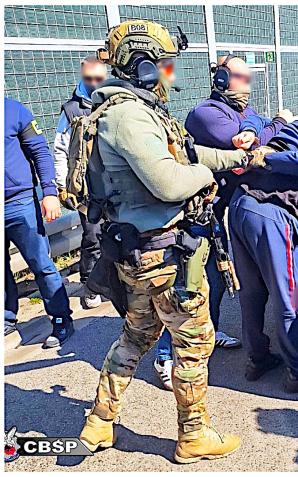 [VIDEO] CBŚP zatrzymało trzech podejrzanych o zabójstwo w Finlandii