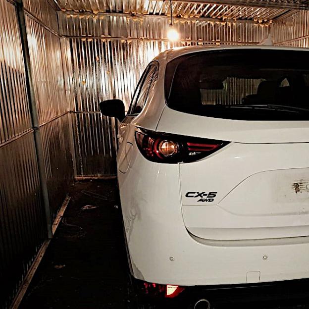 Składowisko skradzionych aut z Andory, Włoch, Niderlandów oraz marihuana ujawnione w przygranicznym Hurku (pow. przemyski). Zajęto przedmioty warte łącznie ponad 300 tys. złotych.