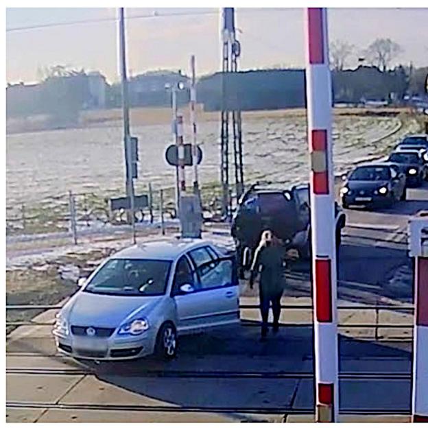 [VIDEO] Stara Wieś: sekundy od tragedii na przejeździe kolejowym