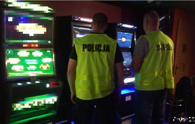 Funkcjonariusze zabezpieczyli kolejne nielegalne automaty do gier