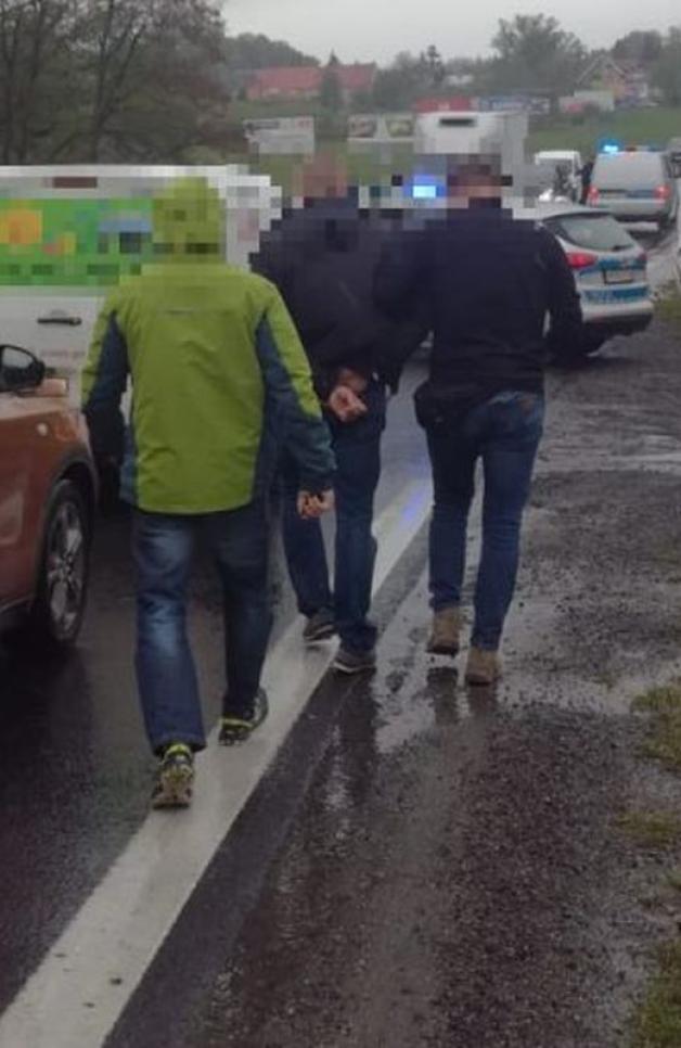 [VIDEO] Policyjni „łowcy głów” zatrzymali poszukiwanego listem gończym – ukrywał się od blisko 2 lat
