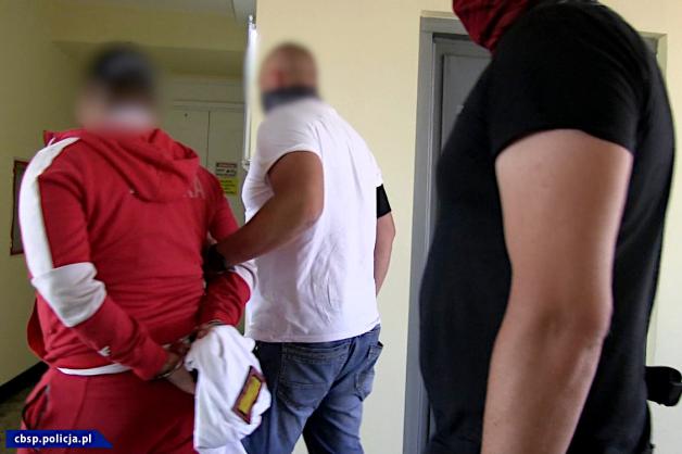 [VIDEO] Rozbity egipsko-polski gang działał na terenie małopolski. W Wielkiej Brytanii zatrzymano osobę, mężczyznę poszukiwanego na podstawie ENA