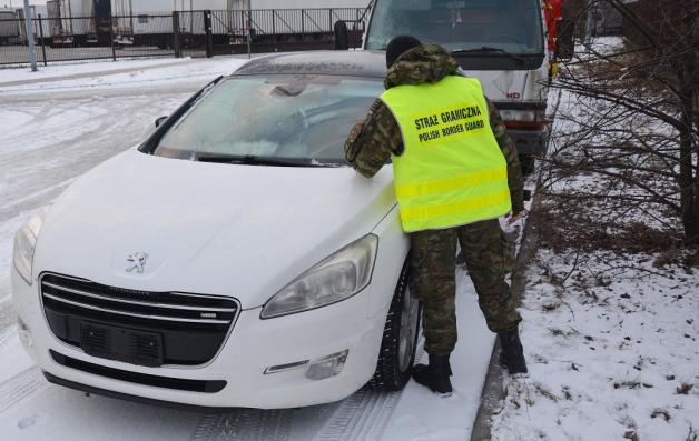 Poszukiwany we Włoszech pojazd odnalazł się w Dorohusku. Przerwano podróż 44 – letniemu obywatelowi Ukrainy 
