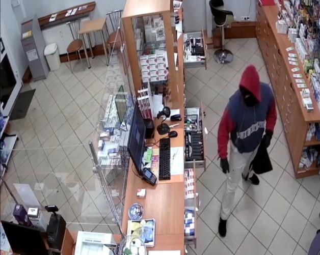 [VIDEO] Wrocławscy policjanci poszukują osób, które mogą posiadać informacje w sprawie kradzieży w aptekach